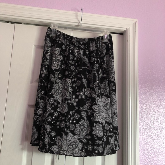Vintage Dresses & Skirts - 🍄SALE🍄💕2 for $15💕Nicola Black Flower Skirt 💕